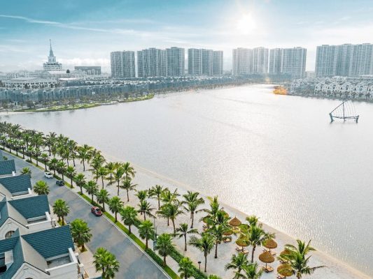 Biển hồ nhân tạo nước ngọt - Hồ Ngọc Trai
